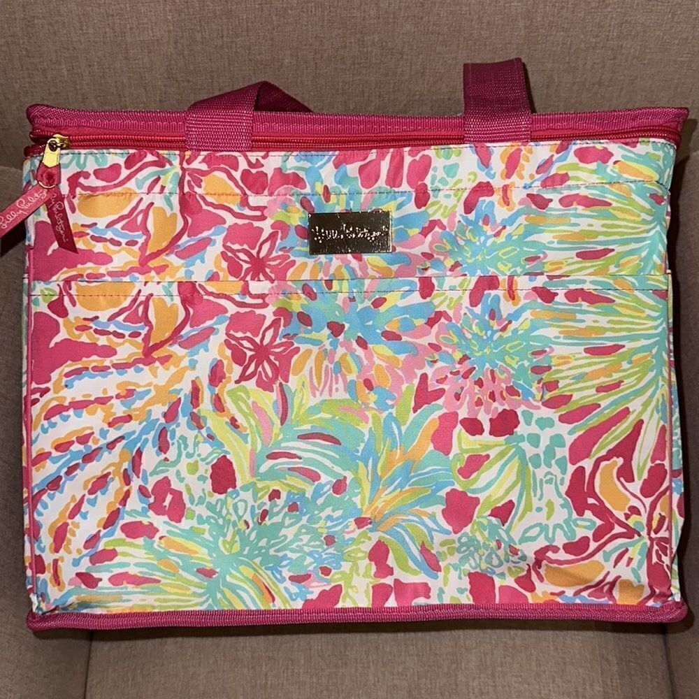 Lilly Pulitzer Insulated Cooler in “Spot Ya”!